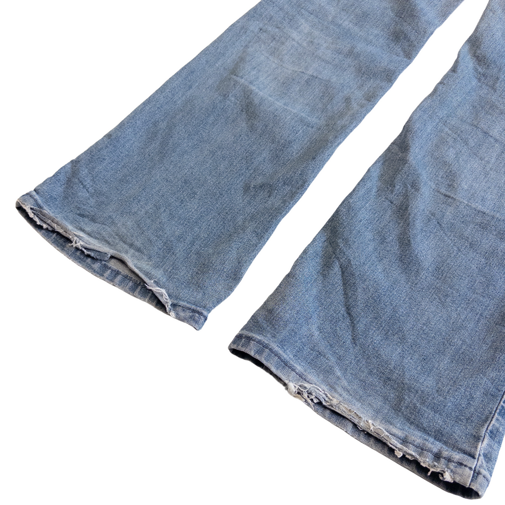 Arizona Low Rise Flared Jeans | 28 | Light Washed