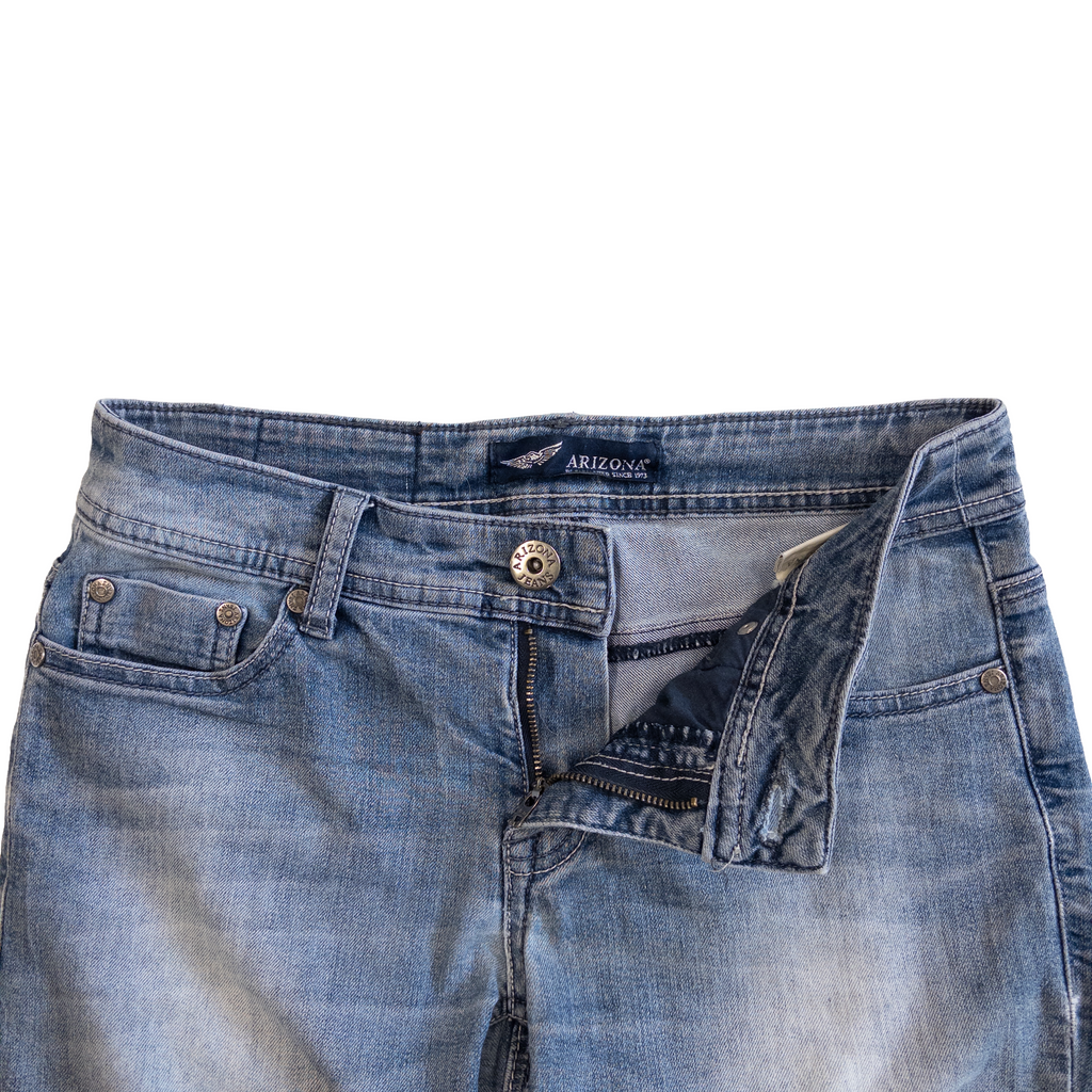 Arizona Low Rise Flared Jeans | 28 | Light Washed