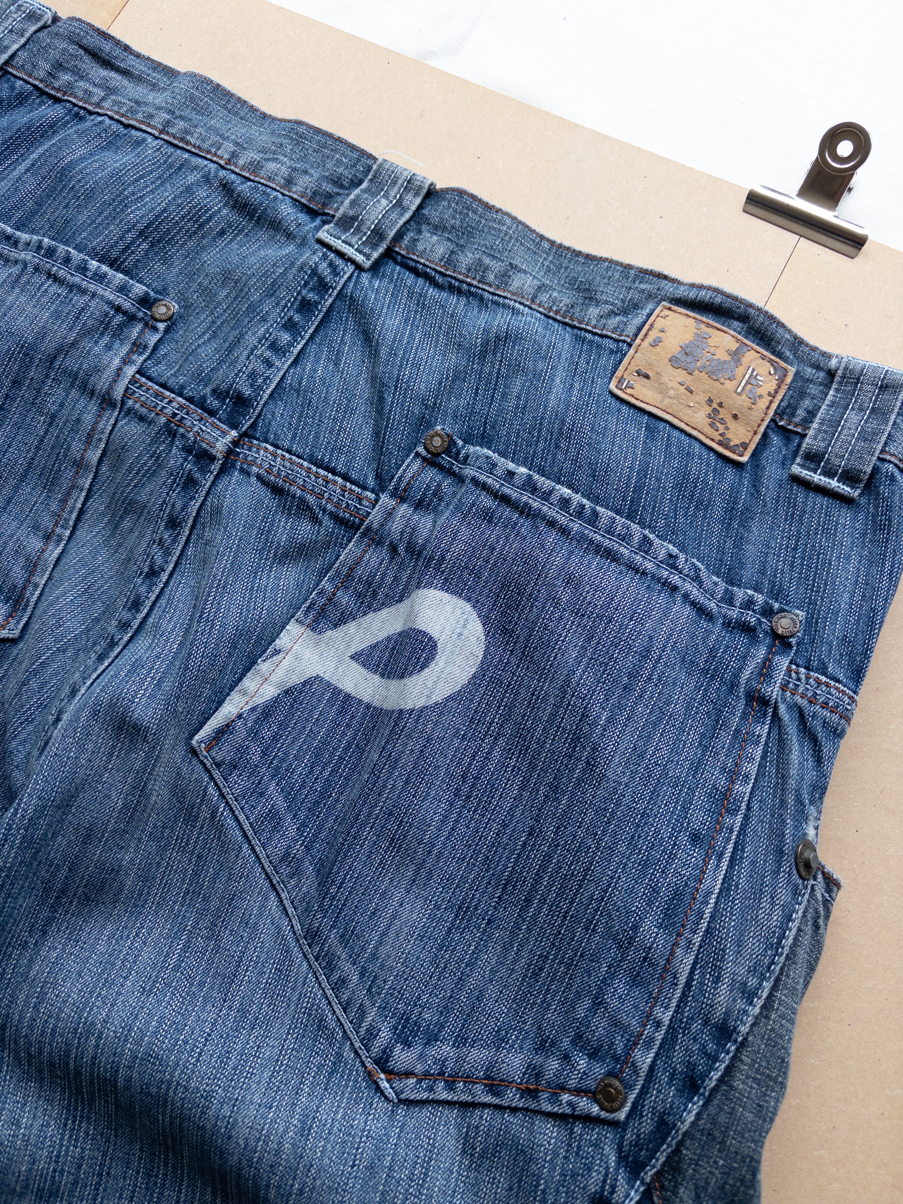 Pelle Pelle Wide Fit Jeans | 36 | Mid Washed